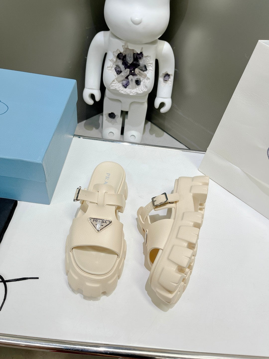 MONOLITH SLIPPER SANDALS IN BEIGE RUBBER