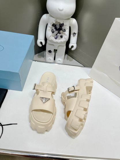 MONOLITH SLIPPER SANDALS IN BEIGE RUBBER