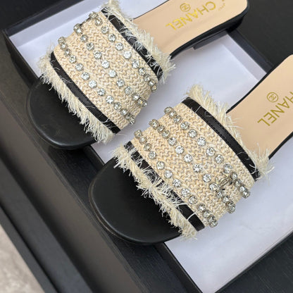 FLAT SANDALS BEIGE AND BLACK WITH CRYSTALS