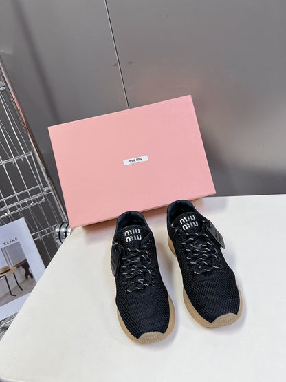 BASIC SNEAKERS IN BLACK MESH